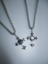 Load image into Gallery viewer, FLEUR CROSS CHAIN