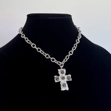 Load image into Gallery viewer, BLACK GEM CROSS CHAIN