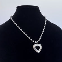 Load image into Gallery viewer, OPEN HEART NECKLACE