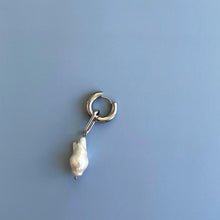 Load image into Gallery viewer, BAROQUE PEARL EARRING