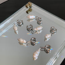 Load image into Gallery viewer, BAROQUE PEARL EARRING