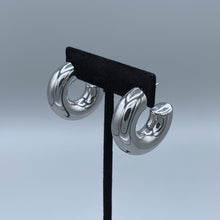 Load image into Gallery viewer, THICK HOOP EARRINGS