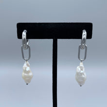 Load image into Gallery viewer, BAROQUE PEARL EARRING
