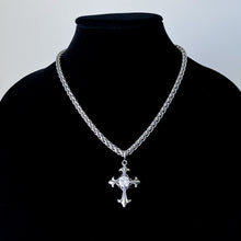 Load image into Gallery viewer, FLEUR CROSS CHAIN