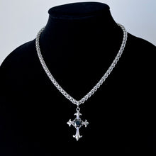 Load image into Gallery viewer, FLEUR CROSS CHAIN