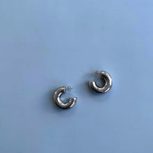 Load image into Gallery viewer, THICK HOOP EARRINGS