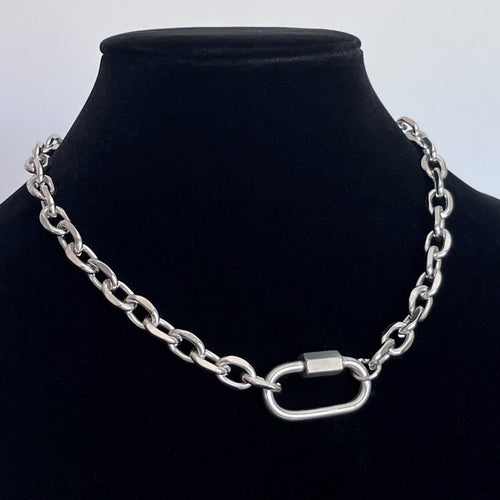 OVERSIZED CARABINER NECKLACE