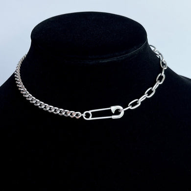 SAFETY PIN CHAIN NECKLACE