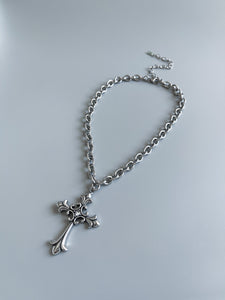 XL FLEUR CROSS PENDANT NECKLACE