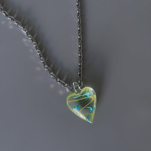 GLASS HEART CHAIN NECKLACE