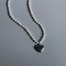 Load image into Gallery viewer, MINI PUFFED HEART PEARL NECKLACE