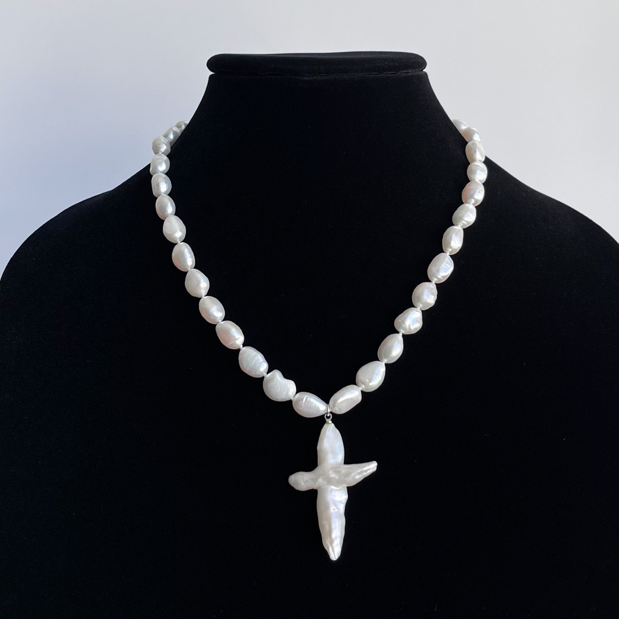 XL PEARL CROSS NECKLACE – COLD SHOULDER LA