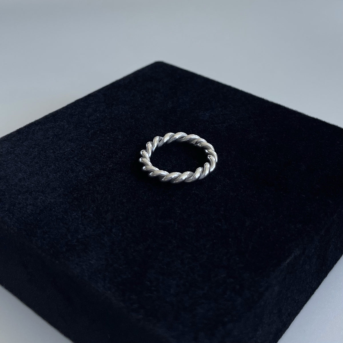 TWISTED ROPE RING – COLD SHOULDER LA